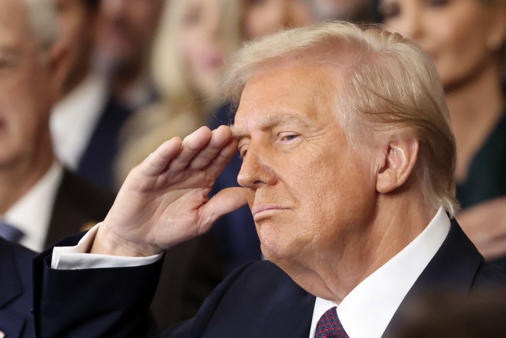 Прэзідэнт Доналд Трамп выказвае пашану падчас 60-й інаўгурацыі прэзідэнта ў ратондзе Капітолію ЗША ў Вашынгтоне. 20 студзеня 2025 года. Фота: Kevin Lamarque / Pool Photo via AP / East News