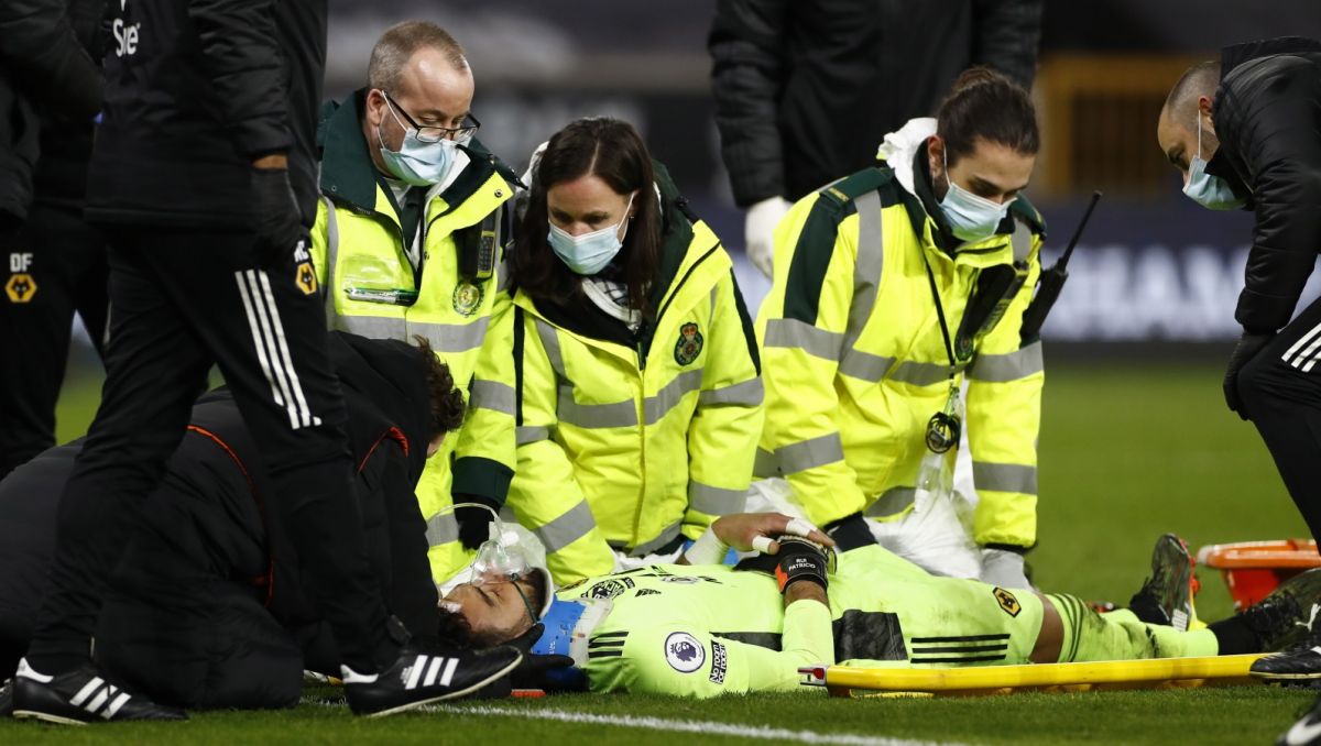 Sceny z udziałem Rui Patricio w meczu Wolverhampton z Liverpoolem wyglądały dramatycznie. (PAP/EPA) Sceny z udziałem Rui Patricio w meczu Wolverhampton z Liverpoolem wyglądały dramatycznie. (PAP/EPA)