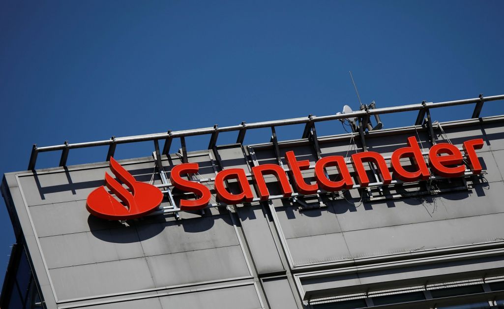 Банк «Santander» у Варшаве, Польшча. (Фота: Kacper Pempel / Reuters / Forum)