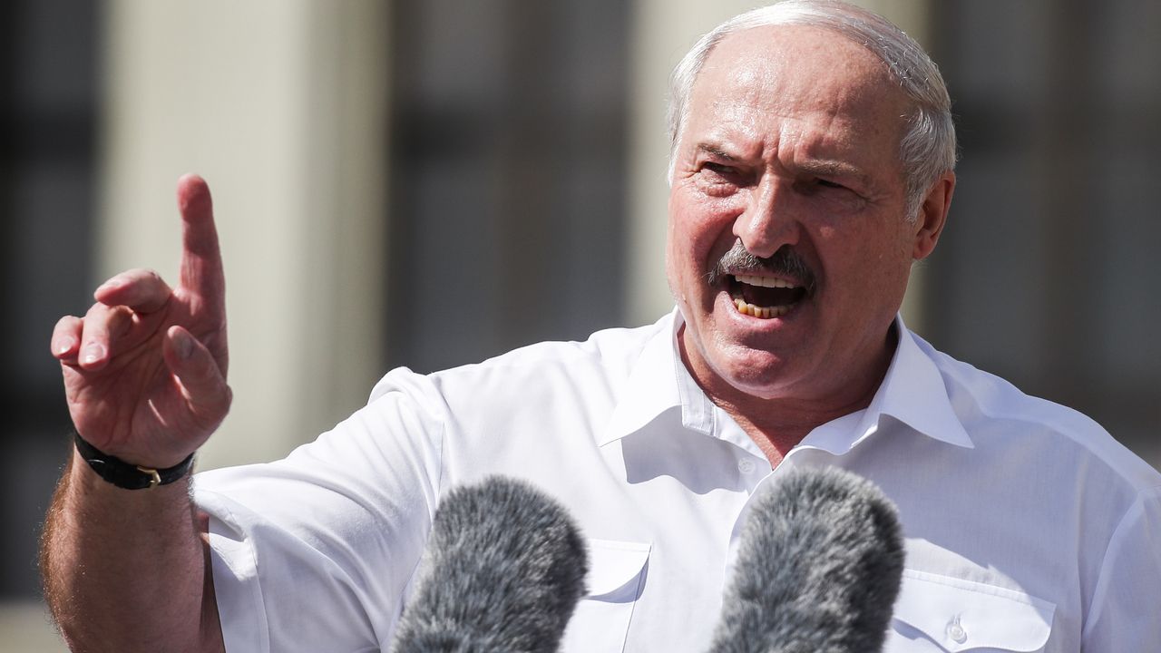 Białoruski dyktator Aleksandr Łukaszenka (fot. Valery Sharifulin\TASS via Getty Images)