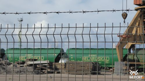 Вагон кампаніі «Беларуськалій». Клайпеда, Літва. 11 жніўня 2021 года. (Фота: Белсат)