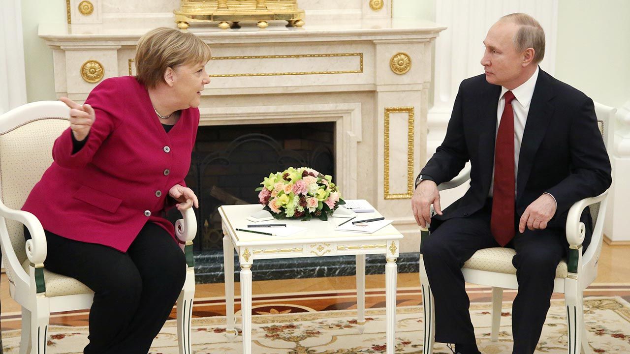 Angela Merkel i Władimir Putin (fot. Mikhail Svetlov/Getty Images)
