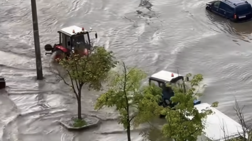  Here is the aftermath of the downpour in Minsk. Screenshot from the video: Onliner