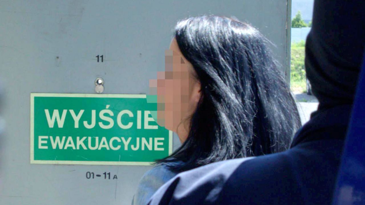 Zatrzymana b. szefowa rzeszowskiej prokuratury apelacyjnej Anna H., została aresztowana na trzy miesiące (fot. PAP/Andrzej Grygiel) Zatrzymana b. szefowa rzeszowskiej prokuratury apelacyjnej Anna H., została aresztowana na trzy miesiące (fot. PAP/Andrzej Grygiel)