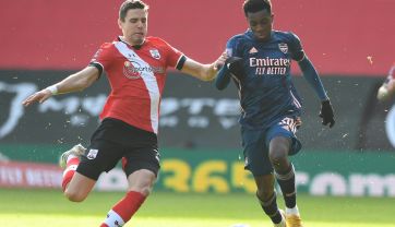 Jan Bednarek i Eddie Nketiah (fot. Getty)