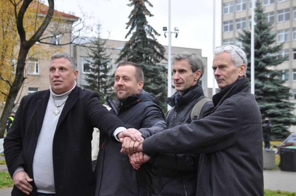 Былы дэпутат літоўскага Сейму Альгірдас Палецкіс (другі справа). Крыніца: Algirdas Paleckis / Facebook