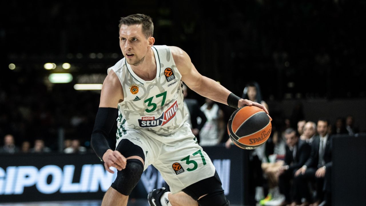 Mateusz Ponitka zaprowadził Panathinaikos do finału ligi greckiej (fot. Getty).