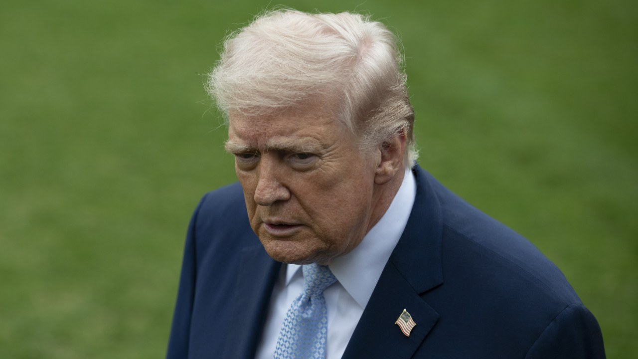 Niemiecka prasa ostrzega Europę: Trump planuje „brudny układ” z Putinem
