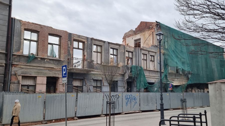 Trwa rozbiórka zabytkowej kamienicy w centrum Kielc (Fot. Krzysztof Stelmach Grupa Kielce na przestrzeni lat)