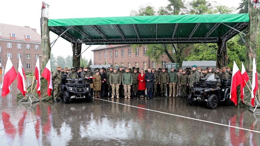 Minister obrony narodowej Mariusz Błaszczak odwiedził 131. batalion lekkiej piechoty Wojsk Obrony Terytorialnej w Gliwicach. Fot. PAP/Marek Zimny