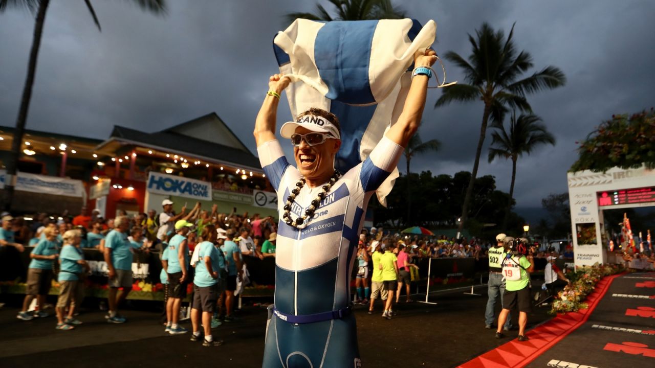 Prezydent Finlandii podczas zawodów triathlonowych (fot. Getty Images)
