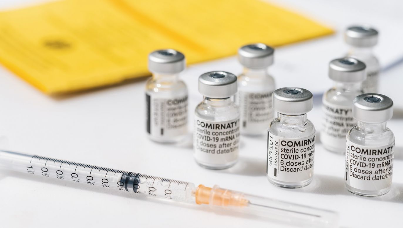 Szefowa KE negocjowała przez komunikator zakup 1,8 mld szczepionek (fot. r.classen / Shutterstock.com)