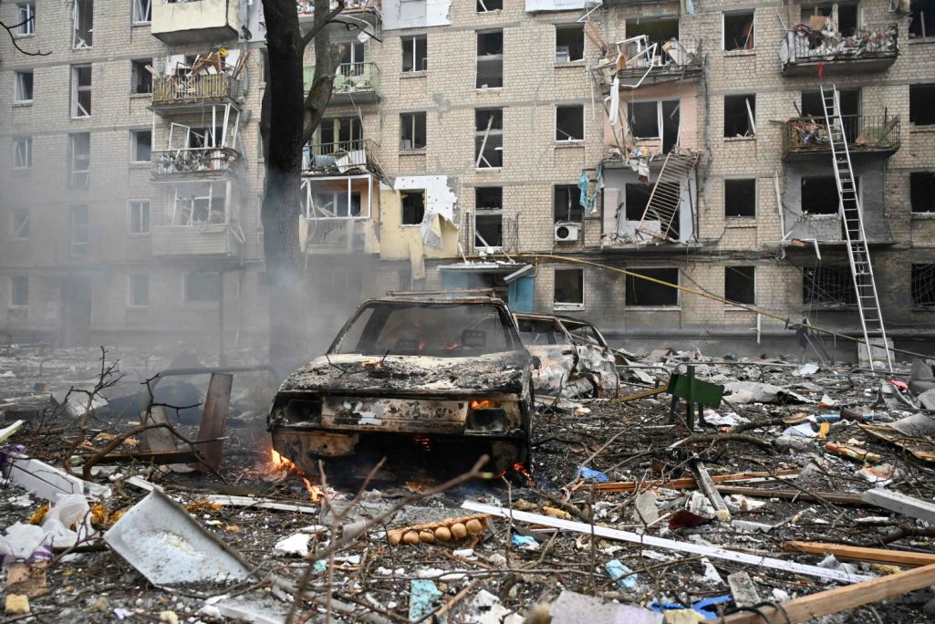 Пашкоджаны жылы дом у выніку ракетнага абстрэлу ў Харкаве, Украіна. 23 студзеня 2024 года. (Фота: Sergey Bobok / AFP / East News)