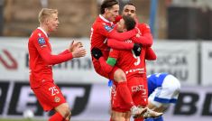 Piłkarze Wisły Kraków celebrują gol Rafała Boguskiego (fot. PAP/Piotr Nowak)