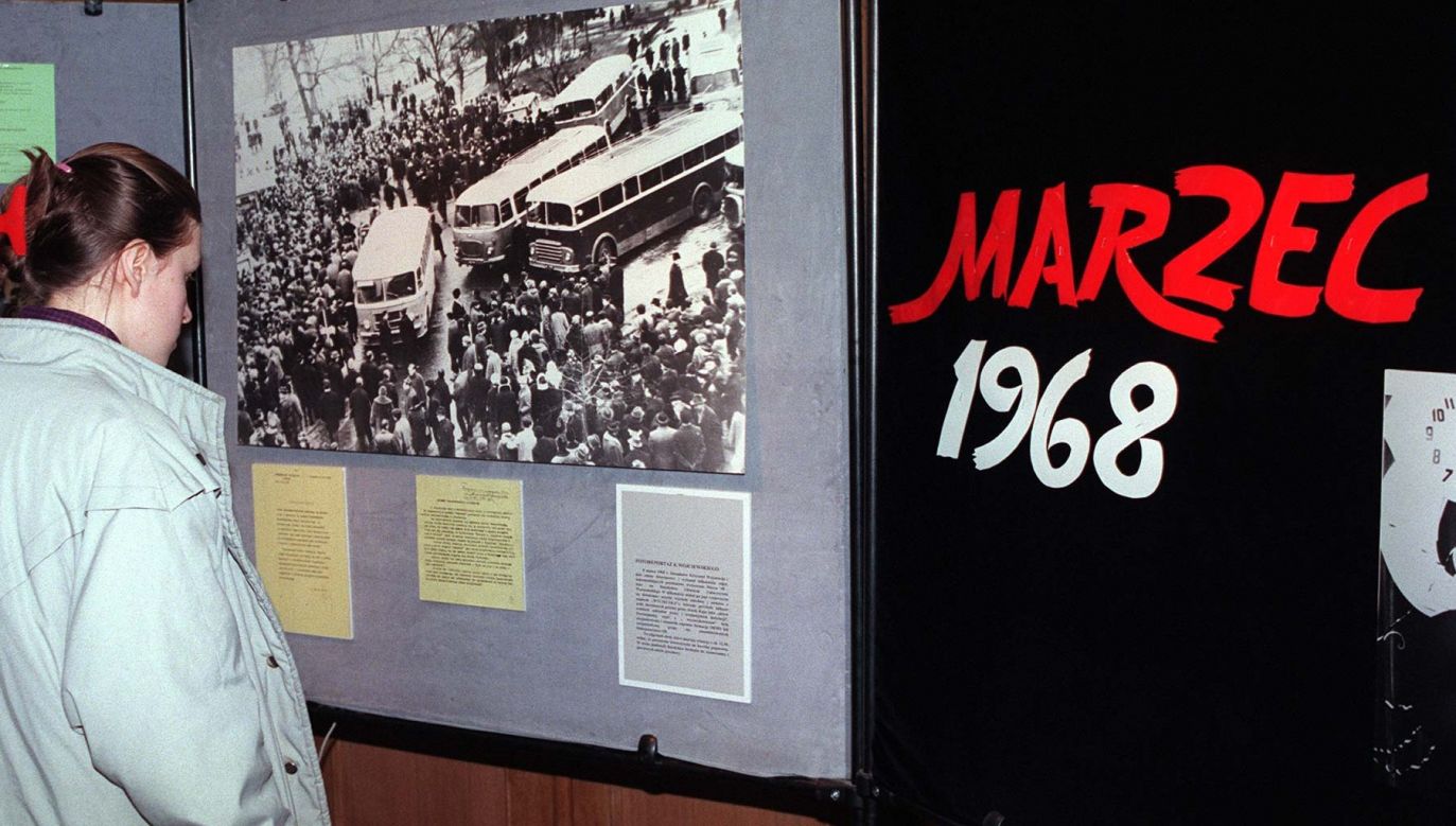 Exhibition inaugurated at the University of Warsaw on the occasion of the 30th anniversary of the events of March ‘68. Photo: PAP/CAF Andrzej Rybczyński