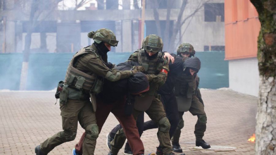 МУС паказвае, чым будзе займацца новы атрыд спецназу. (Фота: mvd.gov.by)