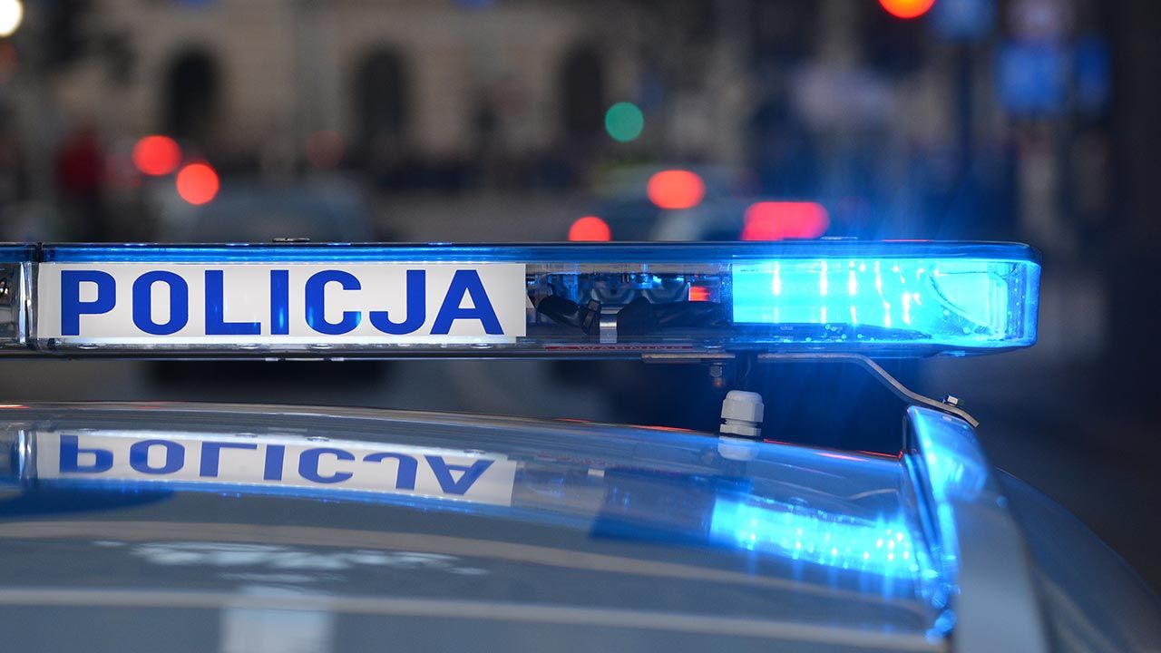 Za wpływanie przemocą lub groźbą na czynności organu urzędowego grożą 3 lata więzienia (fot. Shutterstock/DarSzach) Za wpływanie przemocą lub groźbą na czynności organu urzędowego grożą 3 lata więzienia (fot. Shutterstock/DarSzach)