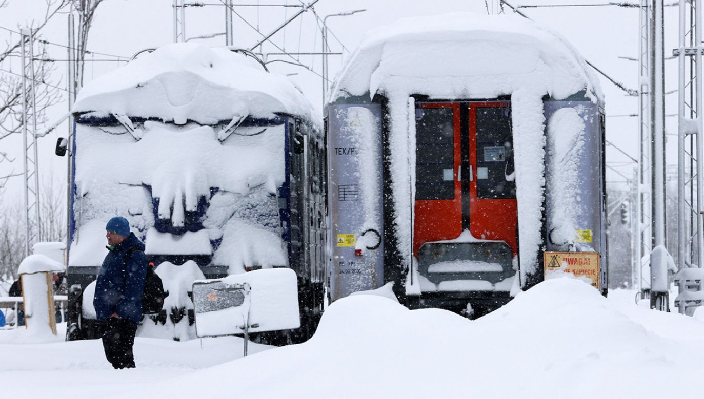 Pociąg na tymczasowym dworcu kolejowym w Zakopanem (fot. PAP/Grzegorz Momot)