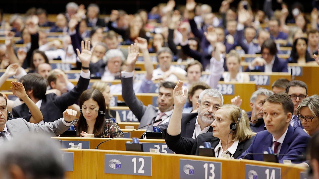 Parlament Europejski wycofał skargę z TSUE (fot. PAP/EPA/OLIVIER HOSLET)