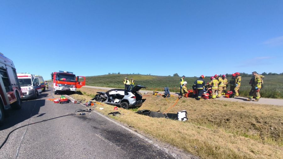 Groźne zderzenie na DK 16. Fot. KW PSP w Olsztynie