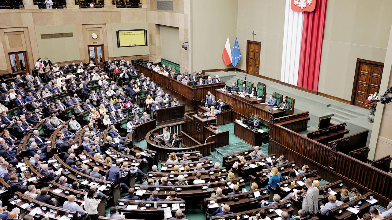 Na największe poparcie może liczyć Zjednoczona Prawica (fot. PAP/Mateusz Marek) Na największe poparcie może liczyć Zjednoczona Prawica (fot. PAP/Mateusz Marek)