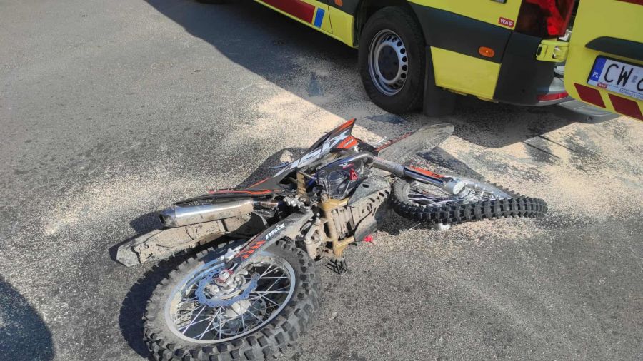 W wypadku w Chodczu zginął 20-latek jadący motocyklem crossowym (fot. Komenda Miejska PSP we Włocławku)