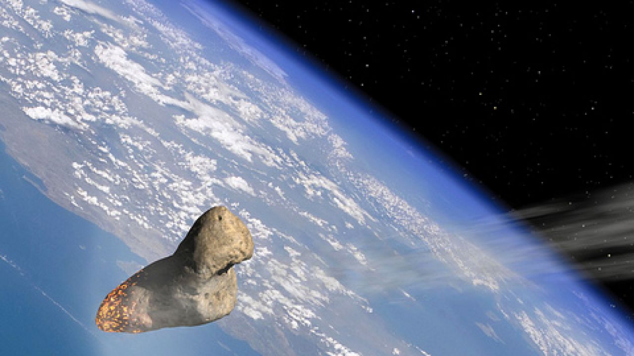 Napisz Czym Się Różni Meteor Od Meteorytu Asteroida blisko Ziemi, mamy się bać? - tvp.info