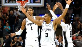 Koszykarze San Antonio Spurs zanotowali piątą wygraną (fot. Getty Images)