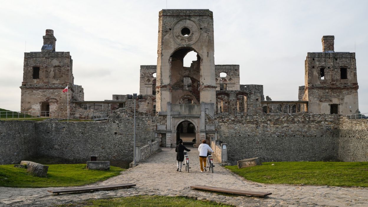 Celem ich wyprawy były ruiny zamku Krzyżtopór (fot. TVP)