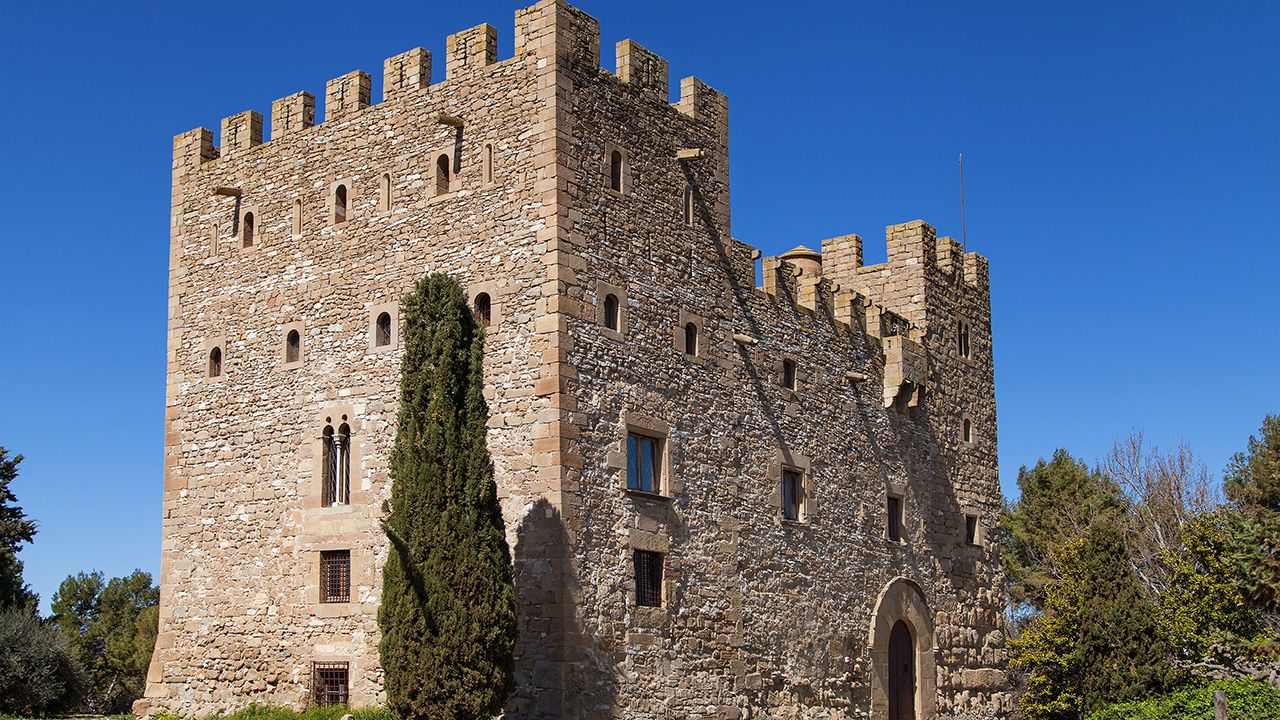 W Hiszpanii w sprzedaży znajdują się średniowieczne zamki (fot. Shutterstock/Santi Rodriguez)