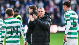 Brendan Rodgers (w środku) zrezygnował z roli trenera Celticu Glasgow (fot. Getty) Brendan Rodgers (w środku) zrezygnował z roli trenera Celticu Glasgow. Szkoleniowiec powrócił do szkockiego klubu w 2023 roku – w tym czasie dwukrotnie zdobył mistrzostwo. Ze względu na słabe wyniki w trwającym sezonie zdecydował jednak podać się do dymisji (fot. Getty)