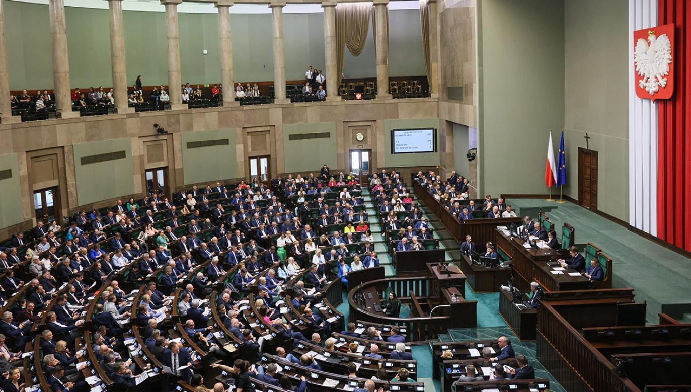 Notowania partii politycznych w maju 2023 r. (fot. PAP/Leszek Szymański)