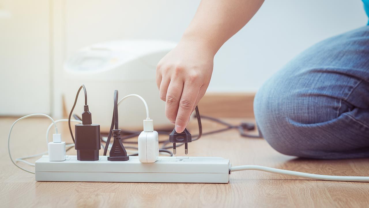 Dodatek elektryczny to jednorazowe wsparcie finansowe (fot. Shutterstock/sirastock) Dodatek elektryczny to jednorazowe wsparcie finansowe (fot. Shutterstock/sirastock)