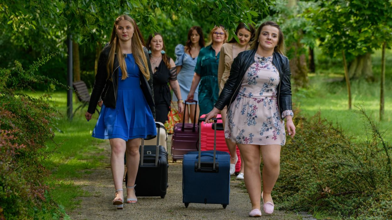 Czas na spotkania twarzą w twarz! Kandydatki Mateusza zmierzają na pierwsze spotkania (fot. TVP)