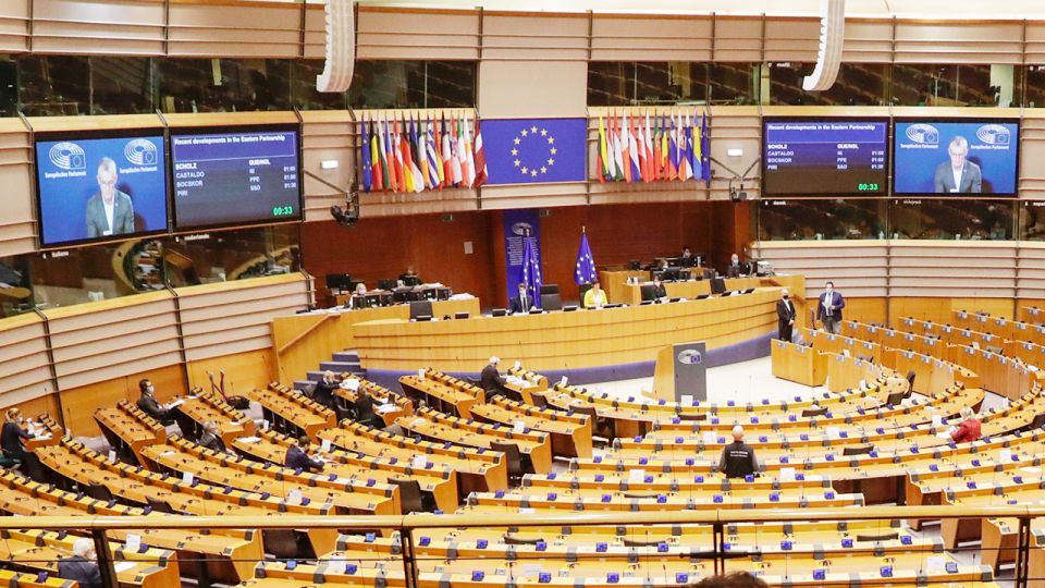 Budżet unijny na lata 2021-2027 formalnie przyjęty - tvp.info