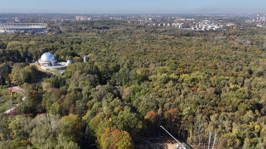 Dziś Park Śląski to oaza zieleni w środku ogromnej aglomeracji. Fot. TVP3 Katowice