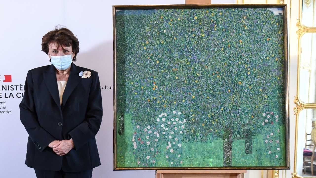 „Róże pod drzewami” to jedyny obraz Gustava Klimta należący do Francji (fot. PAP/EPA/ALAIN JOCARD / POOL)