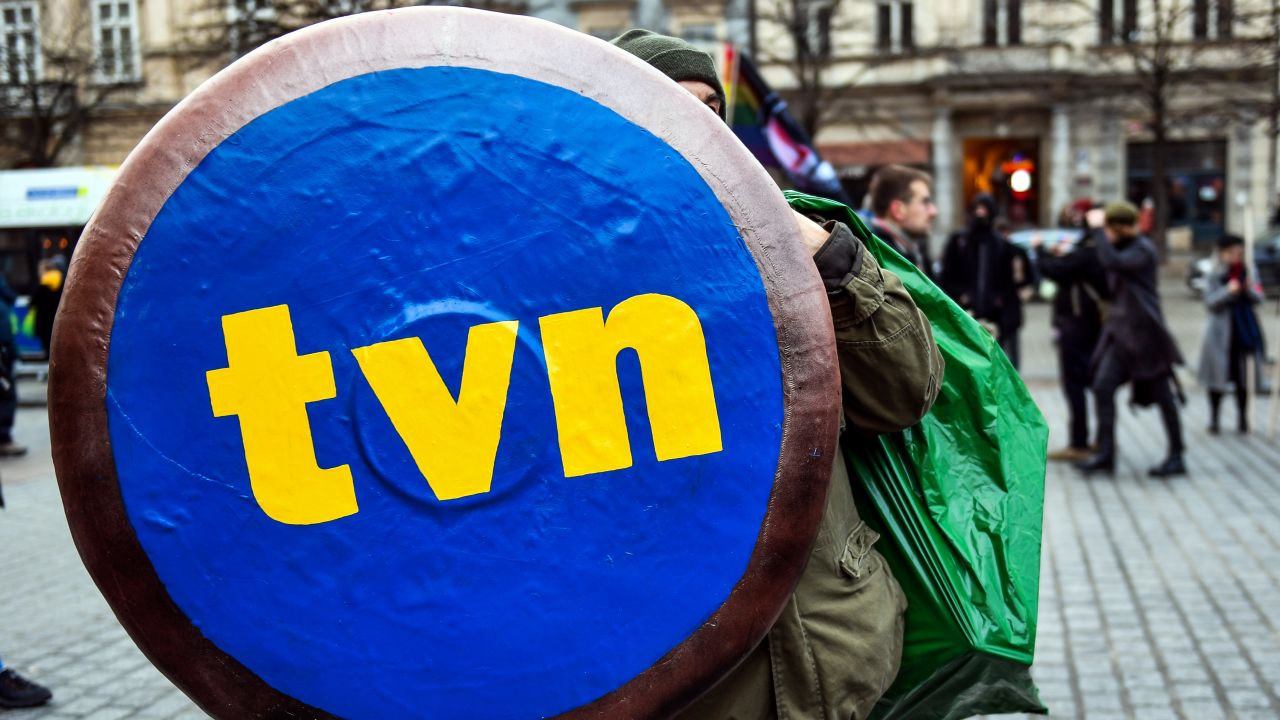 TVN uderza w polityków PiS (fot. Alex Bona/SOPA Images/LightRocket via Getty Images)