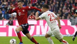 Robert Lewandowski (L) i Niko Giesselmann (P) (fot. PAP)