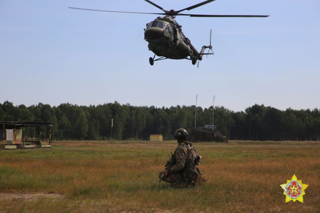 Беларуска-кітайскія антытэрарыстычныя вучэнні «Атакуючы сокал». (Фота: modmilby / Telegram)
