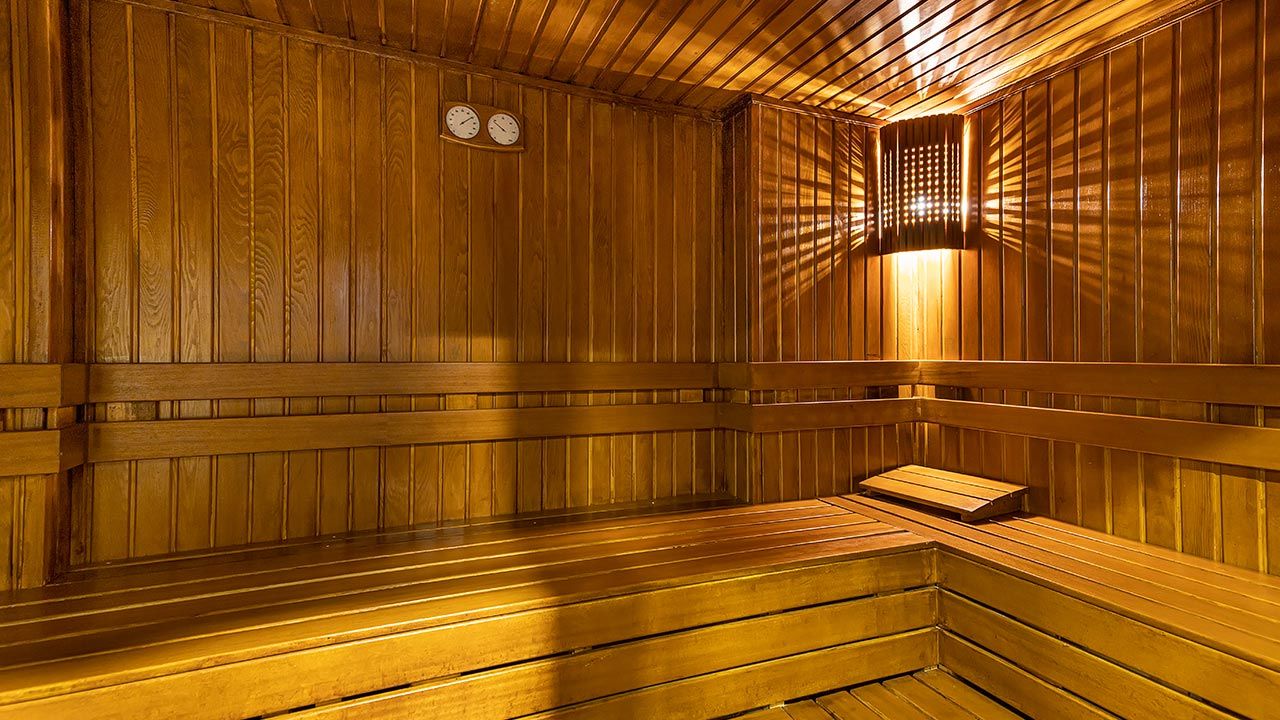 W hotelowej saunie policja odnalazła ciała turystów (Fot. Shutterstock/Mine Toz, zdjęcie ilustracyjne)