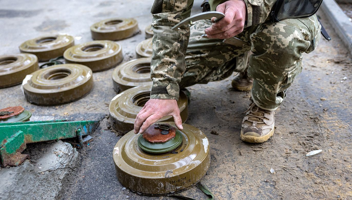 Rosjanie skierowali kolumnę ewakuacyjną cywilów na zaminowany teren (fot. John Moore/Getty Images)