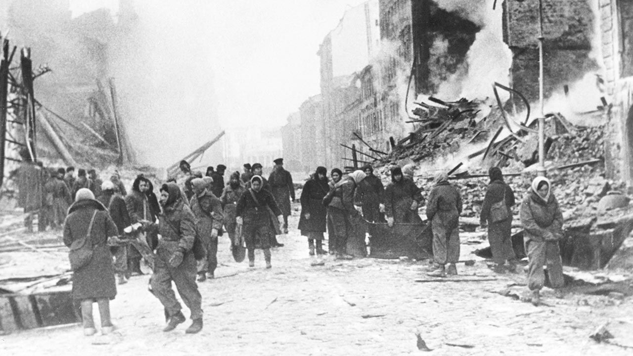 Blokada Leningradu została przełamana 27 stycznia 1944 r. (fot. Sovfoto/Universal Images Group via Getty Images) Blokada Leningradu została przełamana 27 stycznia 1944 r. (fot. Sovfoto/Universal Images Group via Getty Images)