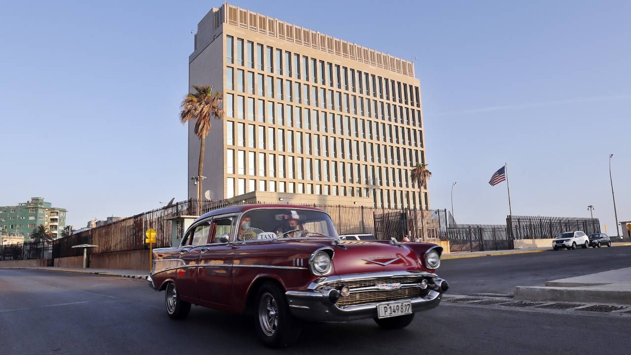 Kuba odczuła amerykańskie sankcje (fot. PAP/EPA/ERNESTO MASTRASCUSA)