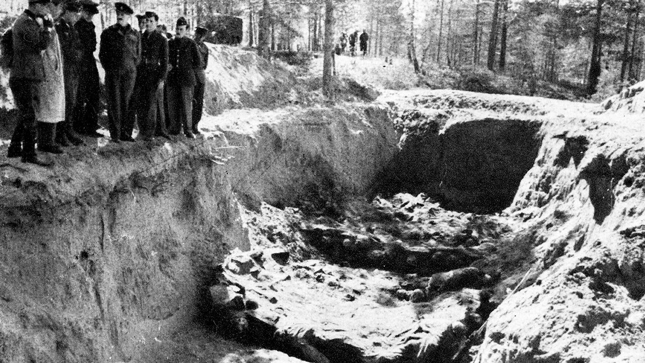 Ekshumacja zwłok polskich oficerów zamordowanych w Katyniu w 1940 r. (fot. PAP/Archiwum) Ekshumacja zwłok polskich oficerów zamordowanych w Katyniu w 1940 r. (fot. PAP/Archiwum)