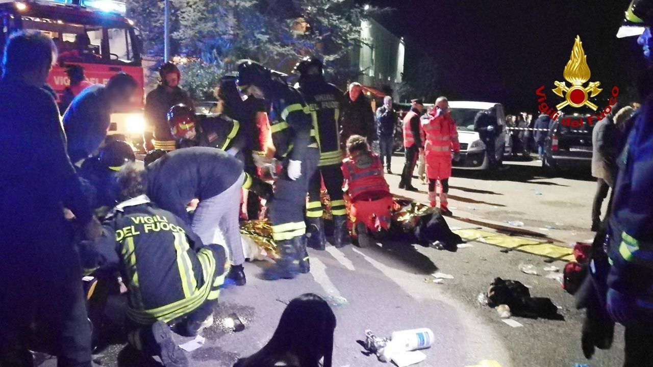 Ofiary to pięcioro nastolatków i młoda kobieta (fot. PAP/Vigili del Fuoco/dpa ) Ofiary to pięcioro nastolatków i młoda kobieta (fot. PAP/Vigili del Fuoco/dpa )
