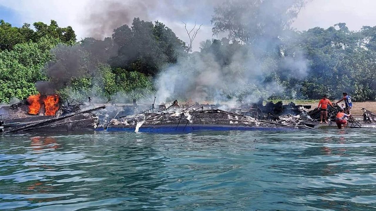 Przyczyna pożaru nie jest jeszcze znana (fot. FB/Philippine Coast Guard)