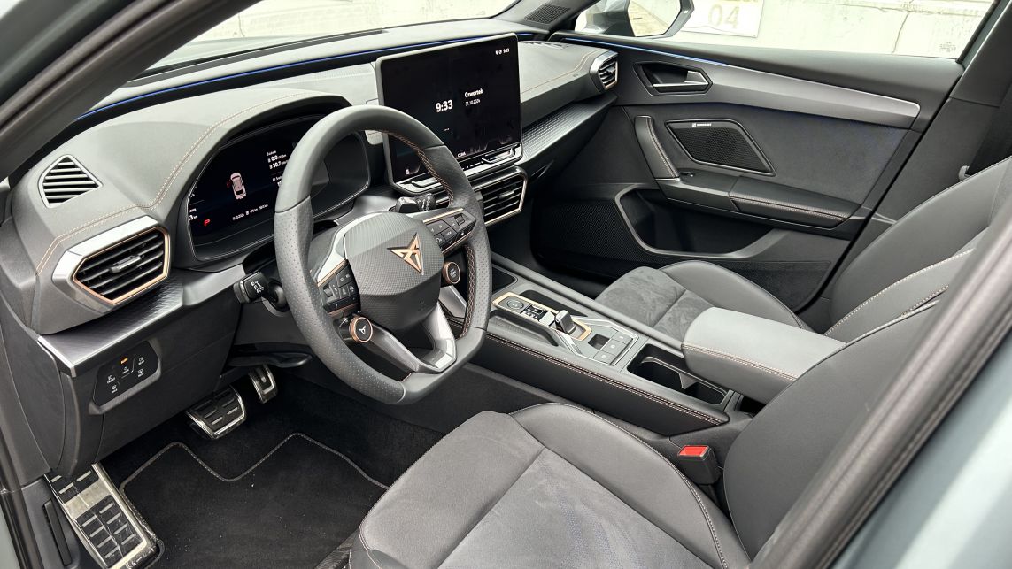 Test Cupra Leon Sportstourer 1.5 e-Hybrid 272 KM - kokpit