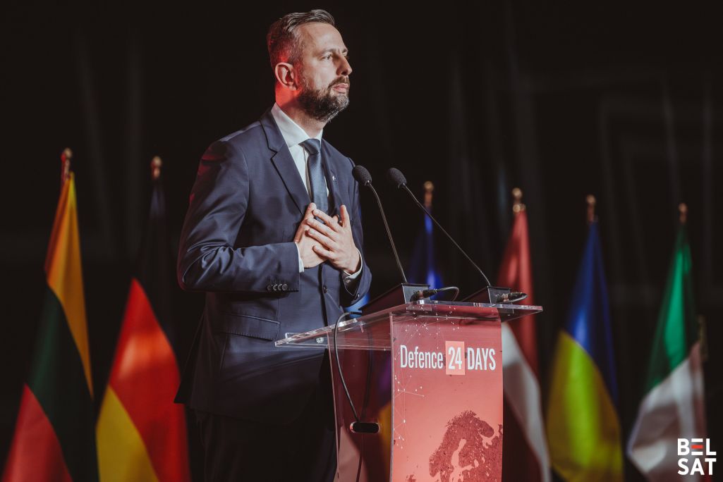 Міністр абароны Польшчы Владыслаў Касіняк-Камыш прамаўляе падчас адкрыцця канферэнцыі «Defence24 Days». Варшава, Польшча. 6 траўня 2025 года. Фота: Рауль Дзюк / Белсат