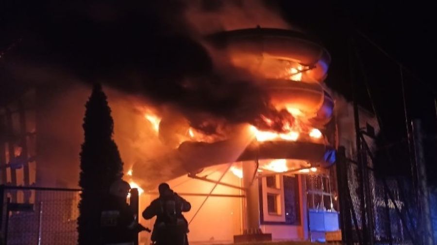 Nocny pożar budynku basenu w Sędziszowie. Straty będą ogromne